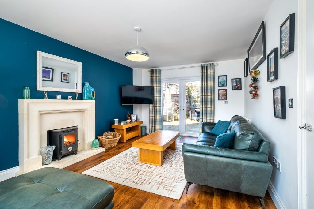 1440px-1 Shrubbery Close-12