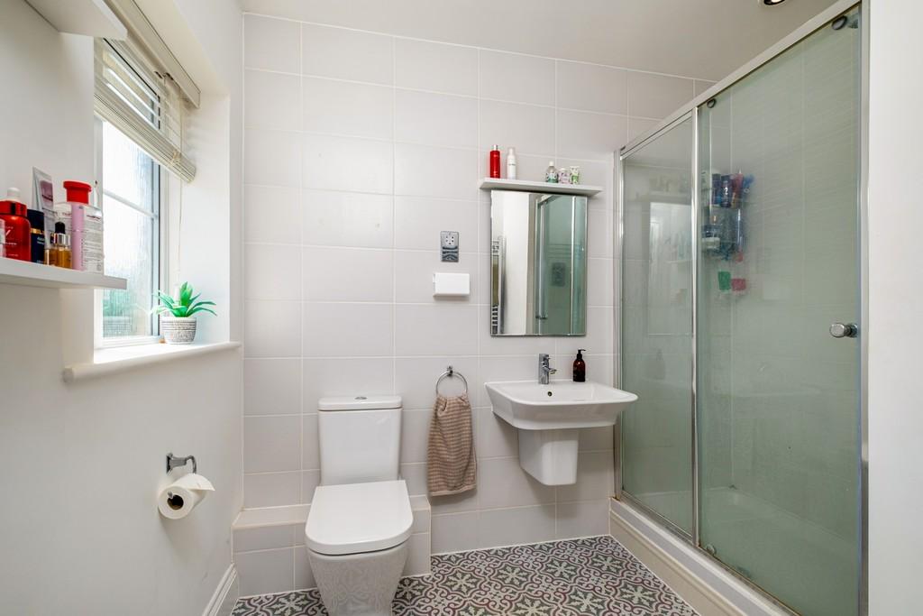 1440px-1 Shrubbery Close-25