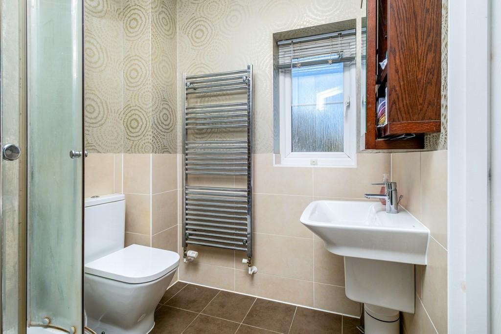 1440px-1 Shrubbery Close-27