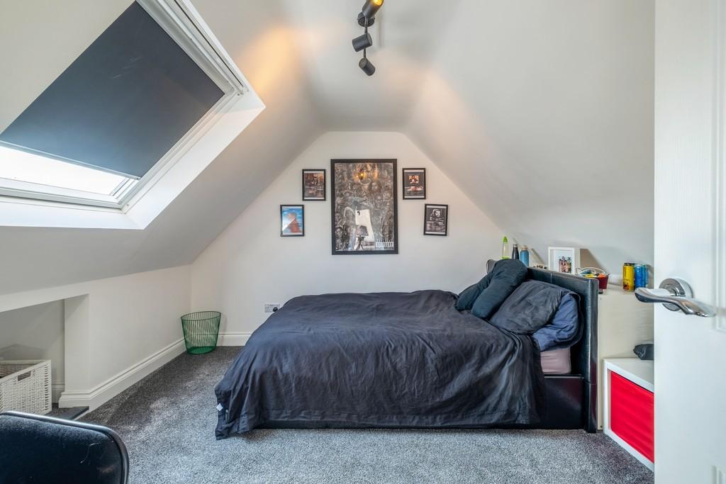 1440px-1 Shrubbery Close-33