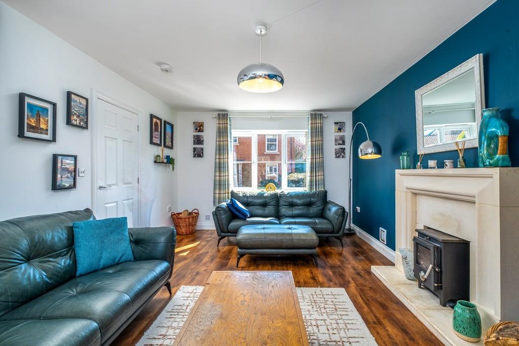 1440px-1 Shrubbery Close-10
