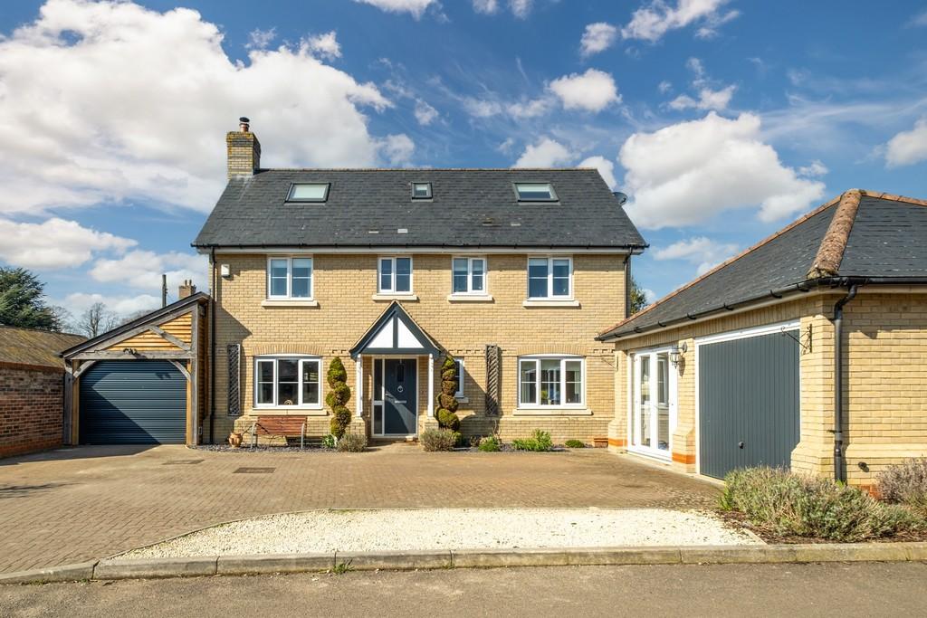 1440px-1 Shrubbery Close-2