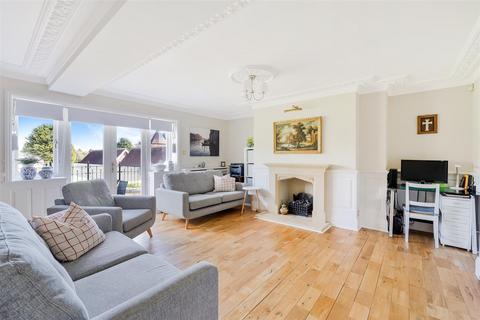 2 bedroom apartment for sale, Eyhurst Park, Kingswood