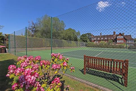 2 bedroom apartment for sale, Eyhurst Park, Kingswood