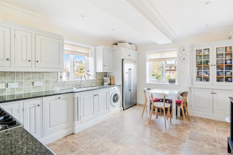 2 bedroom apartment for sale, Eyhurst Park, Kingswood