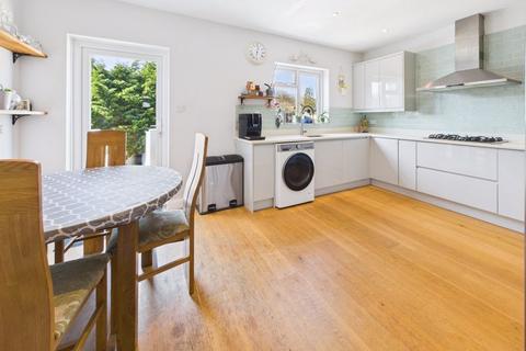 90 Campbell Road, Caterham, CR3 5JN