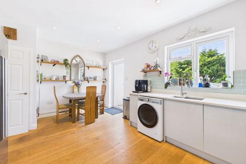 90 Campbell Road, Caterham, CR3 5JN