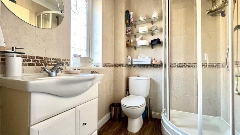 En-Suite to Bedroom