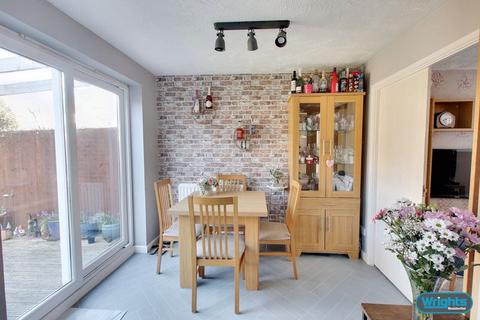 6 Taylors View, Trowbridge, BA14 8TG