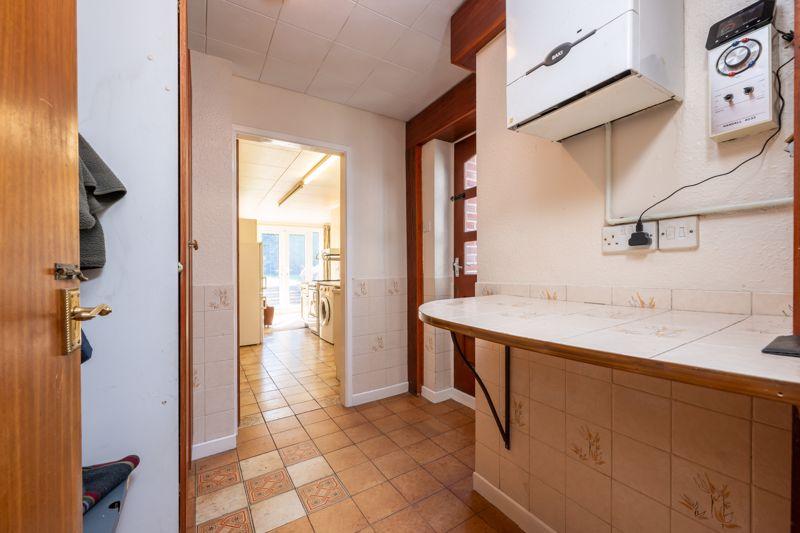 UTILITY ROOM into