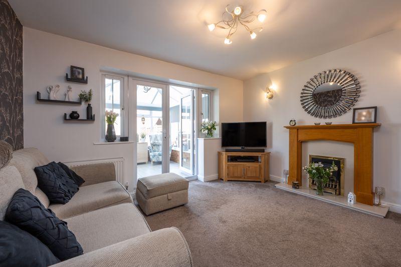 LOUNGE into...