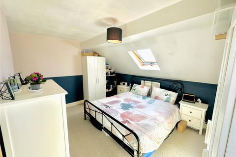 23c Heathfield Road, Croydon, CR0 1EY