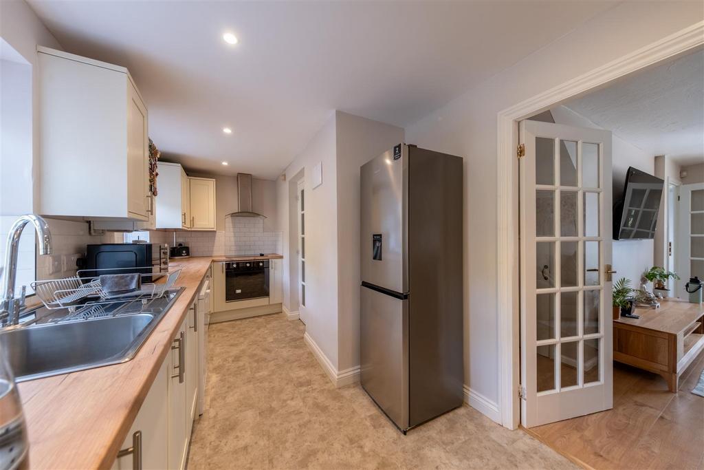 4 Hazelmere Close-002.jpg