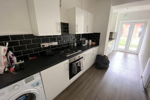 6 bedroom terraced house to rent, Booth Road, London, NW9 5JS