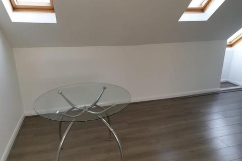6 bedroom terraced house to rent, Booth Road, London, NW9 5JS