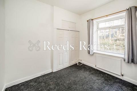 2 bedroom terraced house for sale, Manchester Road, Huddersfield HD7