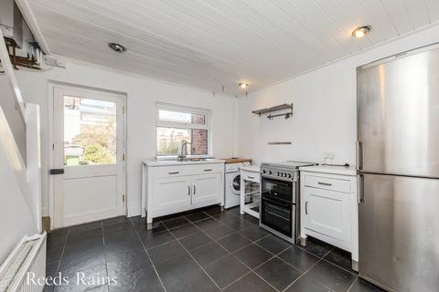 2 bedroom terraced house for sale, Barton Street, Cheshire SK11