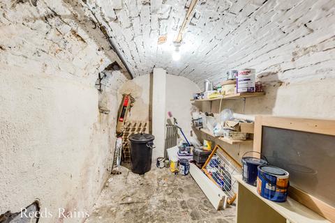 2 bedroom terraced house for sale, Barton Street, Cheshire SK11
