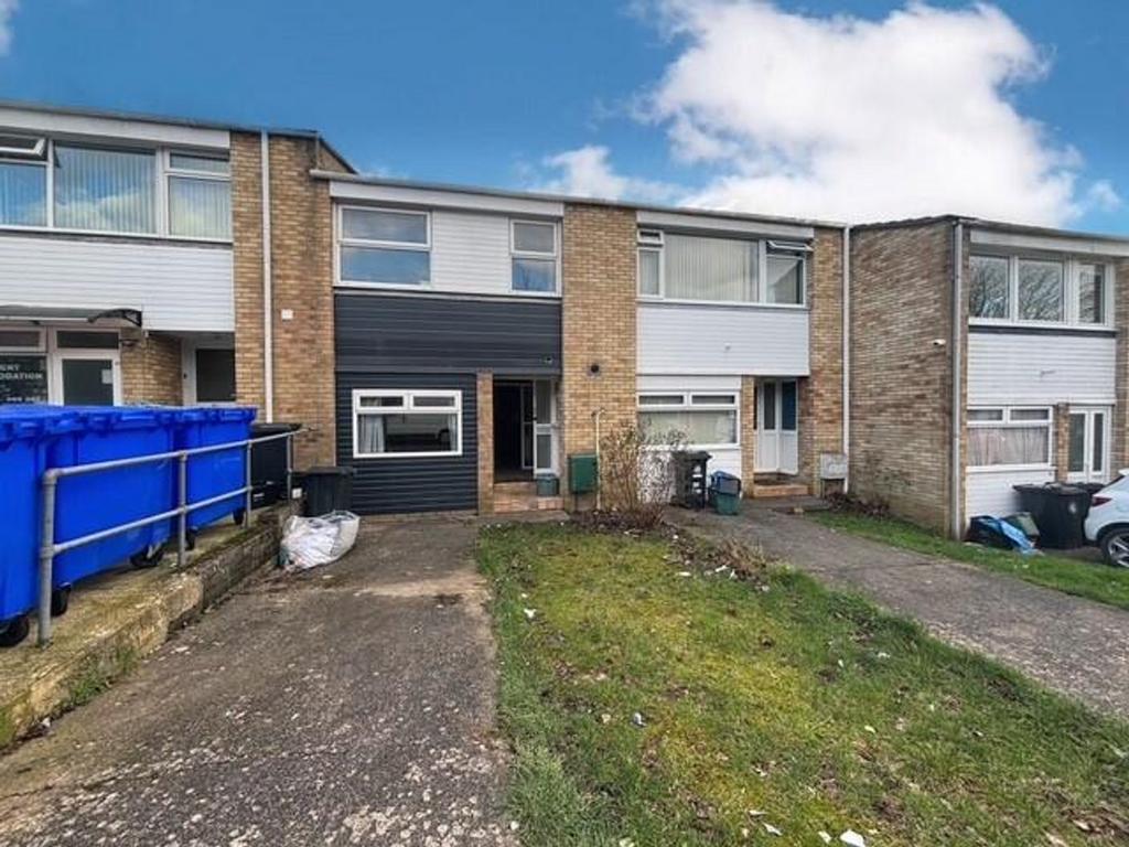 Charming front view of a well-maintained proper...