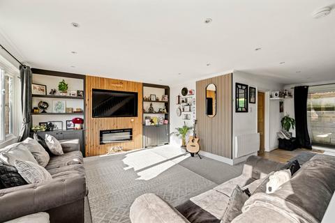3 bedroom end of terrace house for sale, Brambley Crescent, Folkestone, CT20