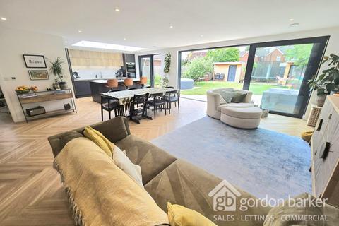 22 Fairlie, Ringwood, BH24 1TS