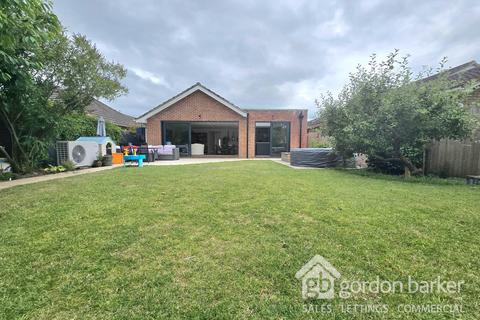 22 Fairlie, Ringwood, BH24 1TS