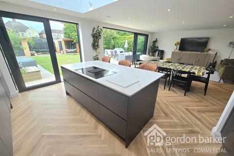 22 Fairlie, Ringwood, BH24 1TS