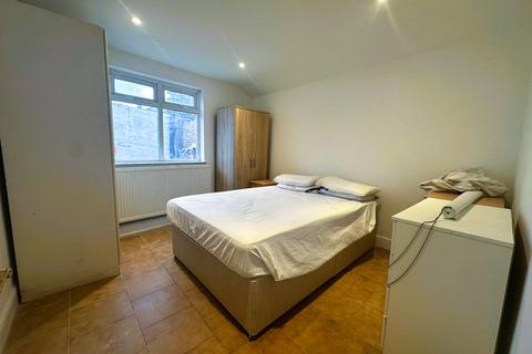 1 bedroom bungalow to rent, Horn Lane, Acton W3