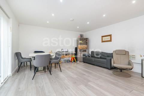 2 bedroom flat to rent, Montpelier Rise, London NW11