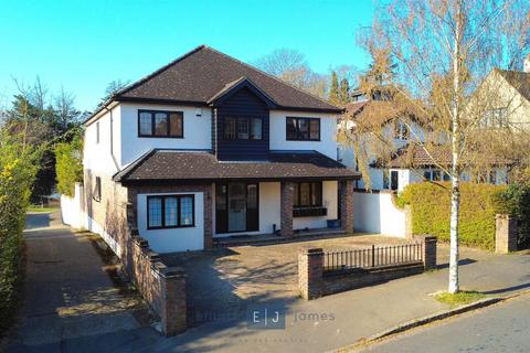 4 bedroom detached house for sale, Luctons Avenue, Buckhurst Hill IG9