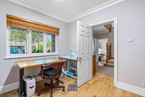 4 bedroom detached house for sale, Luctons Avenue, Buckhurst Hill IG9