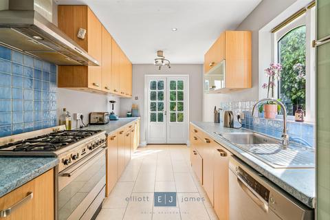 4 bedroom detached house for sale, Luctons Avenue, Buckhurst Hill IG9