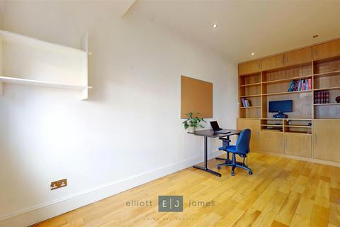 4 bedroom detached house for sale, Luctons Avenue, Buckhurst Hill IG9