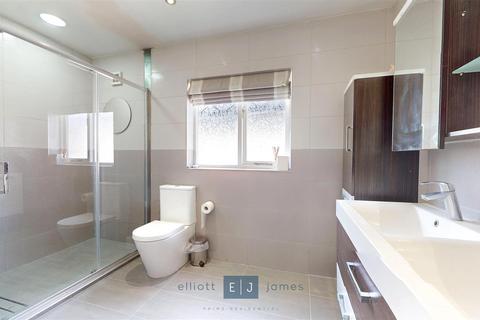 2 Luctons Avenue, Buckhurst Hill, IG9 5SG