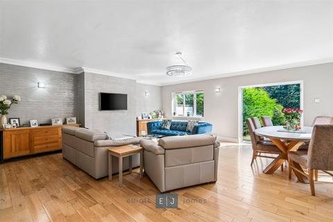 2 Luctons Avenue, Buckhurst Hill, IG9 5SG