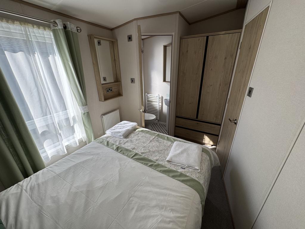 Master Bed with Ensuite WC