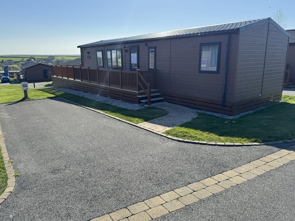 Parking for 2 cars and FULL WIFI