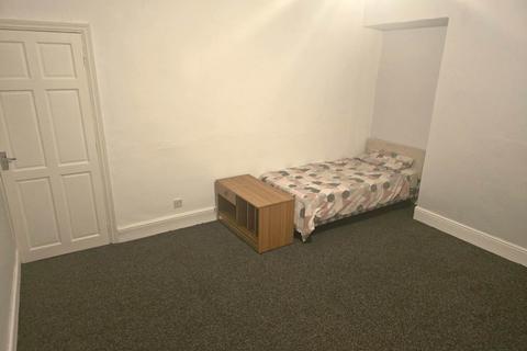 173 Denton Lane, Chadderton, Oldham, OL9 9DQ