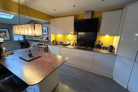 83 Cathedral Road, Chadderton, Oldham, OL9 0RG
