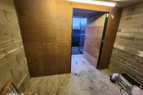 Garage to rent, Chillingham Road, Newcastle upon Tyne NE6