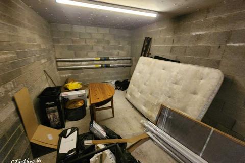 Garage to rent, Chillingham Road, Newcastle upon Tyne NE6
