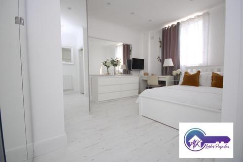 1 bedroom in a flat share to rent, London NW8