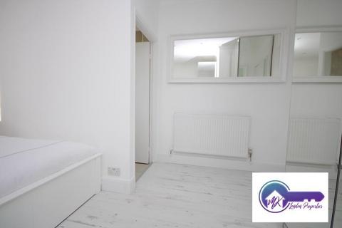 1 bedroom in a flat share to rent, London NW8