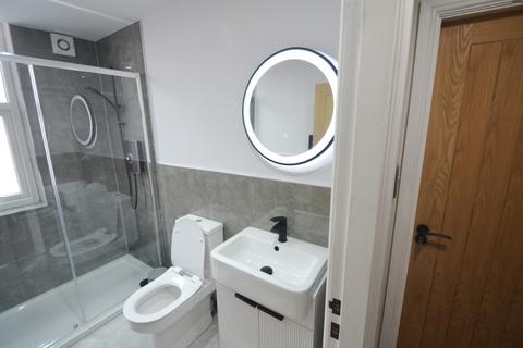 6 bedroom terraced house to rent, Rusholme Place, Manchester M14
