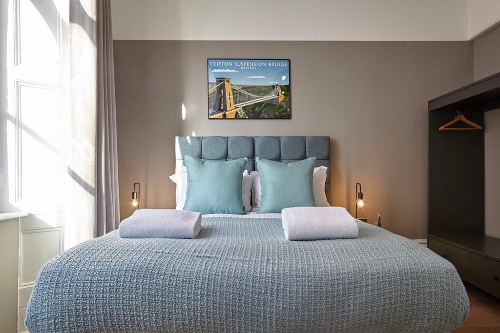 A spacious and clean large double bedroom featu...