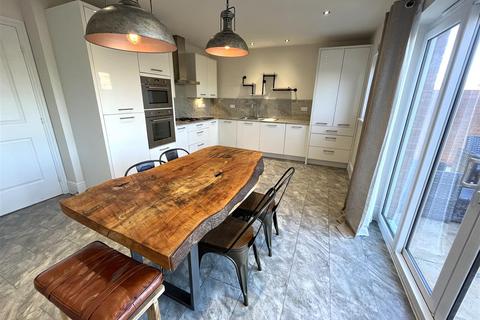 16 Cherhill Way, Calne, SN11 0FG