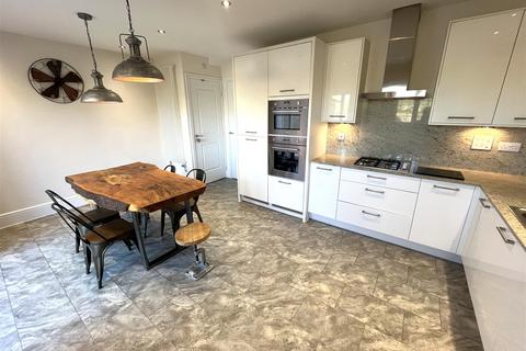 16 Cherhill Way, Calne, SN11 0FG