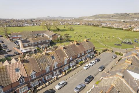 19 Chilham Road, Folkestone, CT19 4HG