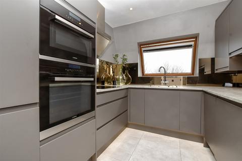 2 bedroom flat for sale, Carshalton Road, Sutton, Surrey