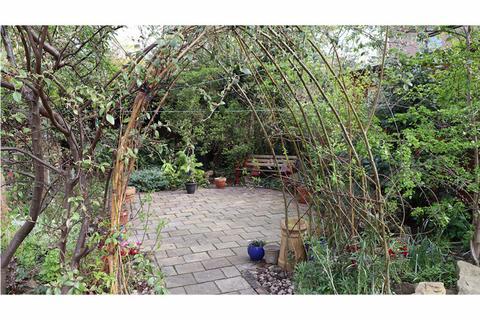 2 bedroom flat for sale, Cargill Court, Edinburgh, EH5